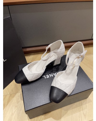 CHANEL 퀼팅 스트랩 샌들 힐
