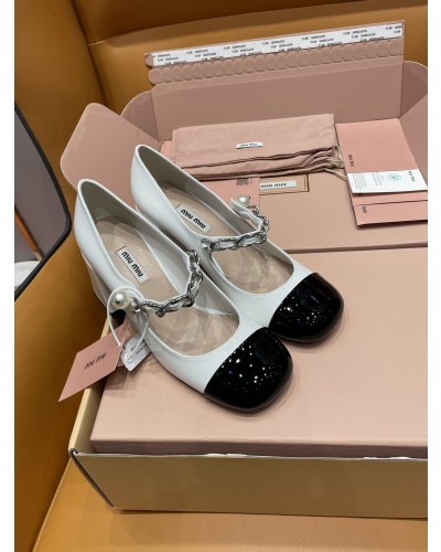 MiuMiu 투톤 체인 펌프스 (+2color)