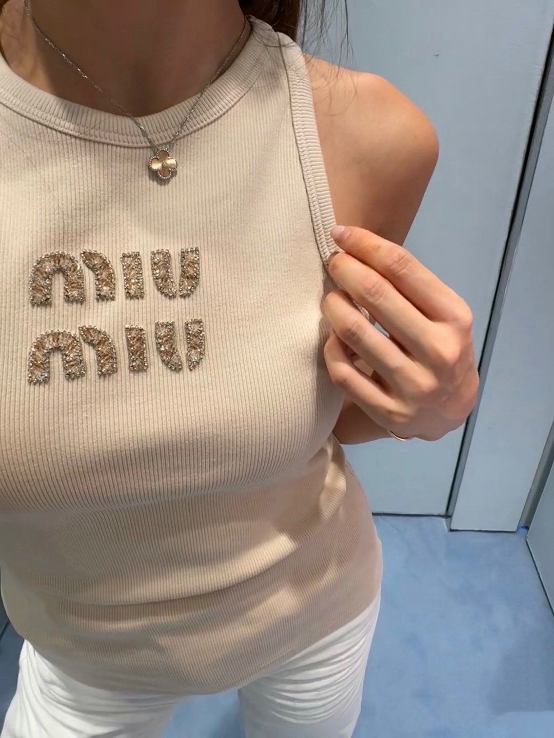 MIUMIU 미우미우 스팽글 자수 나시