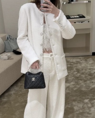 CHANEL  샤넬 화이트 트위드 자켓