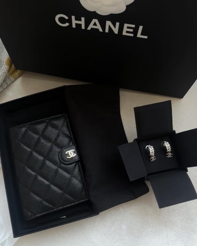 CHANEL 25c wallet