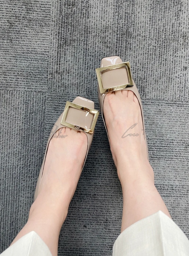 Roger Vivier 트럼펫 메탈 버클 펌프스4.5cm