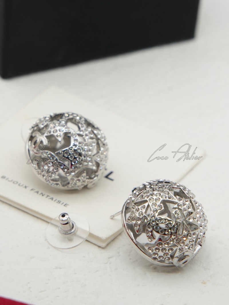 CHANEL 샤넬 CC 볼 귀걸이