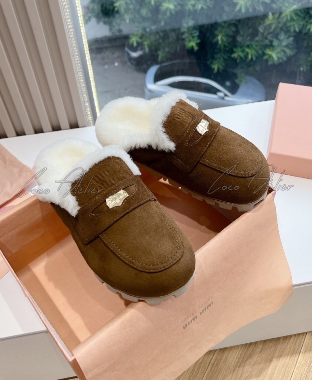 Miumiu 미우미우 스웨이드 블로퍼