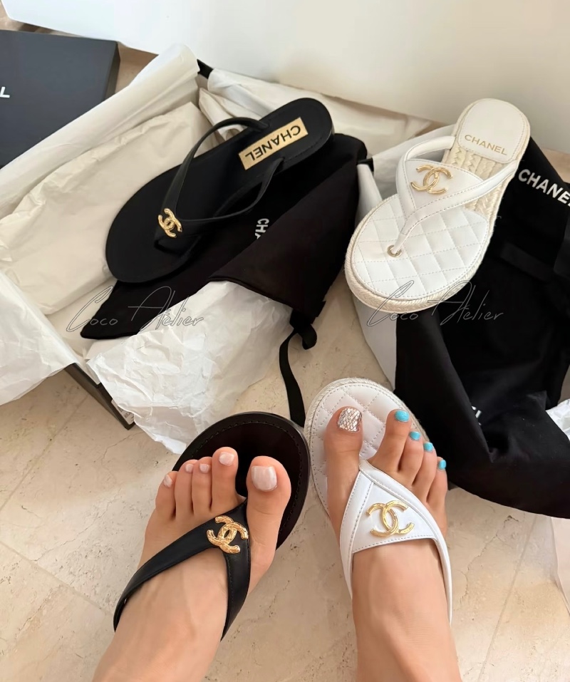 CHANEL 샤넬 CC 로고 플립플랍 샌들