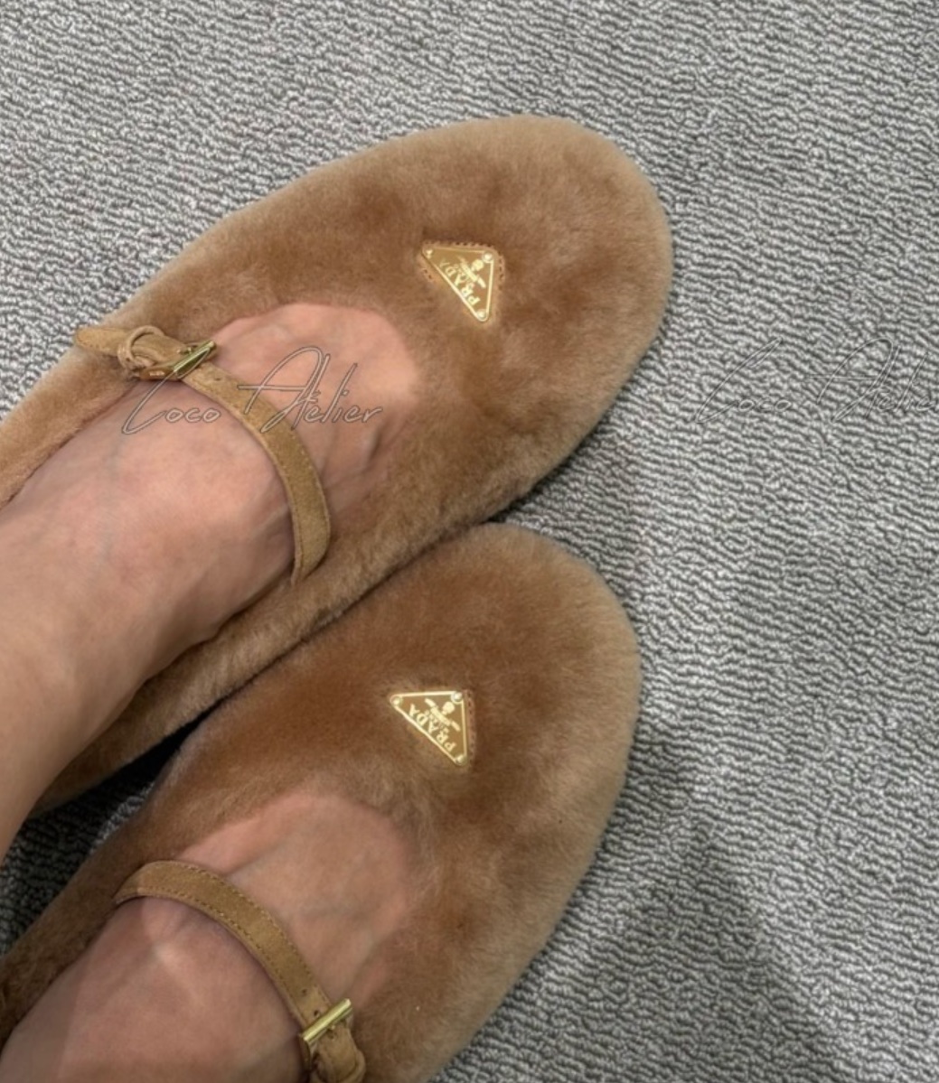 PRADA 프라다 시어링 메리제인 플랫