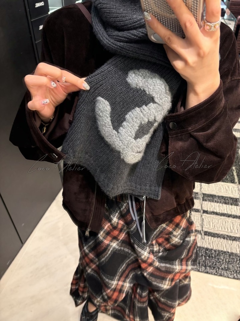 Grey cashmere muffler