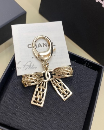 pearl ribbon keyring