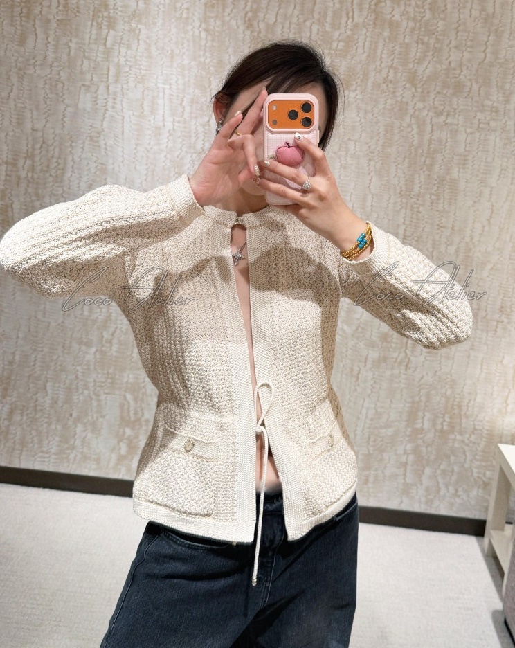  neck-point cardigan