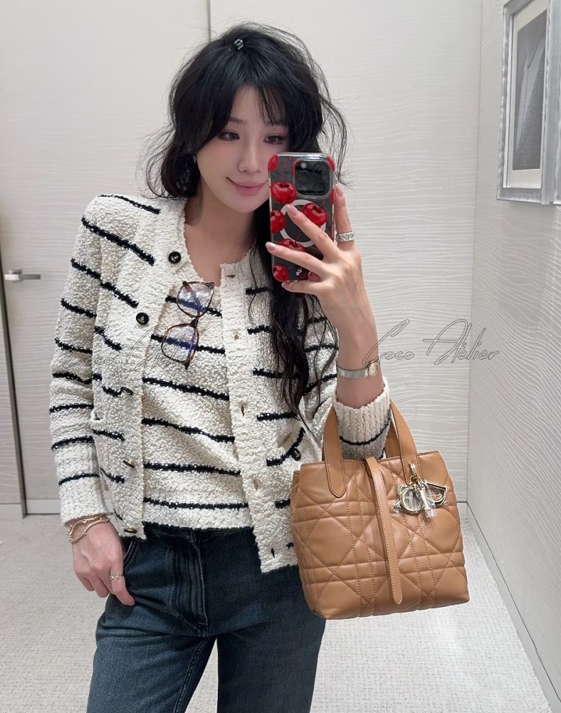 Stripe cardigan & sleeveless shirt