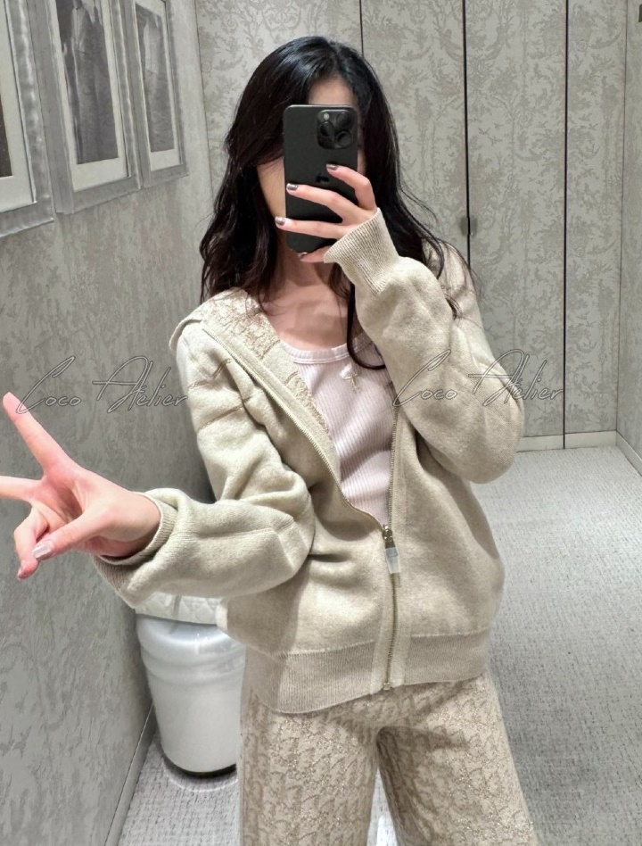 Oblique reversible hooded zip-up