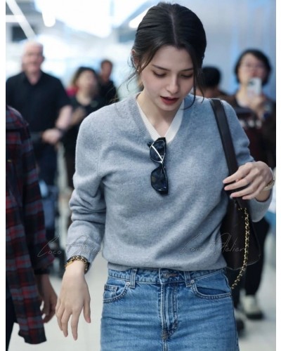 V-neck back logo knitwear