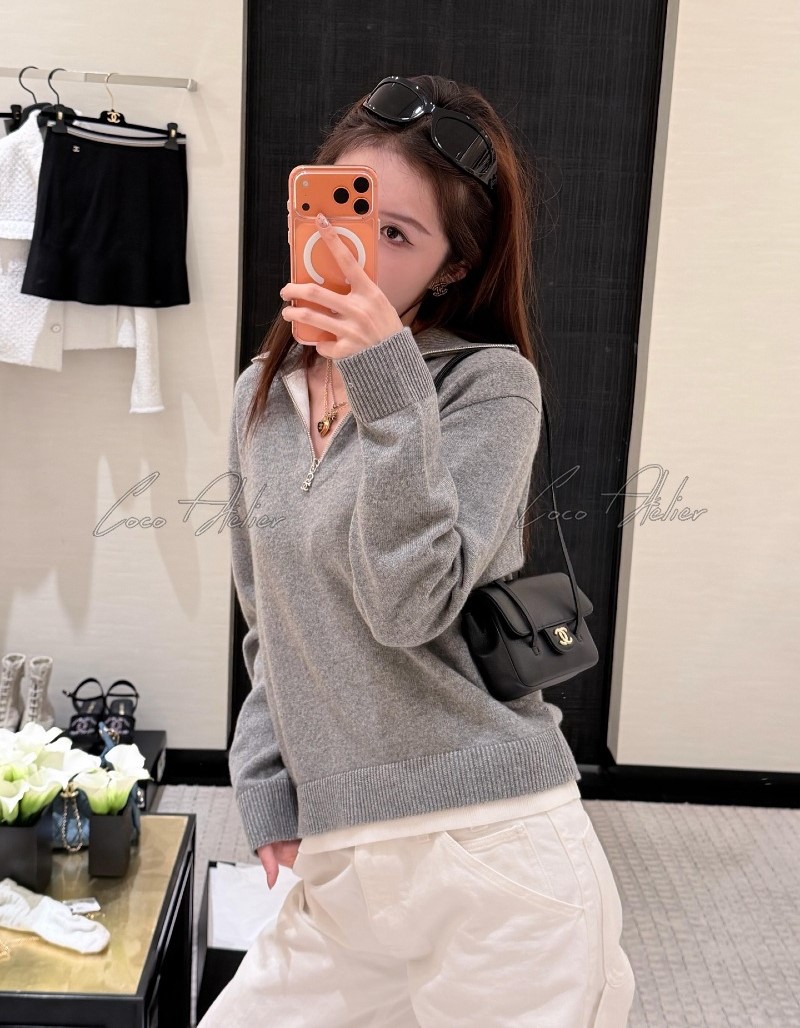 Gray zip-up knitwear