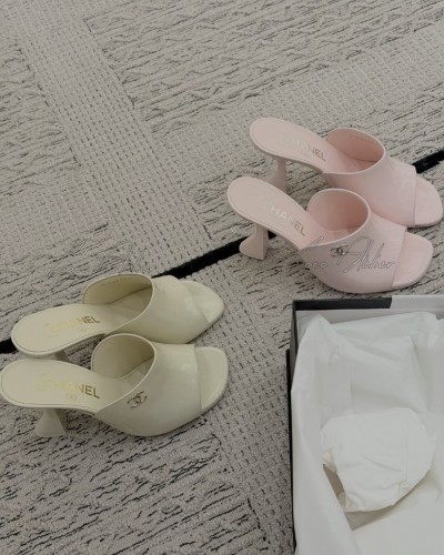 Pendant Sandals Hill