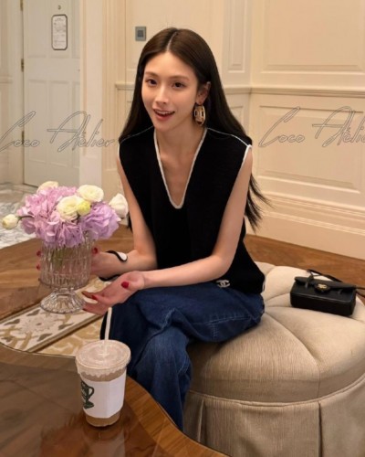 cc V-neck sleeveless