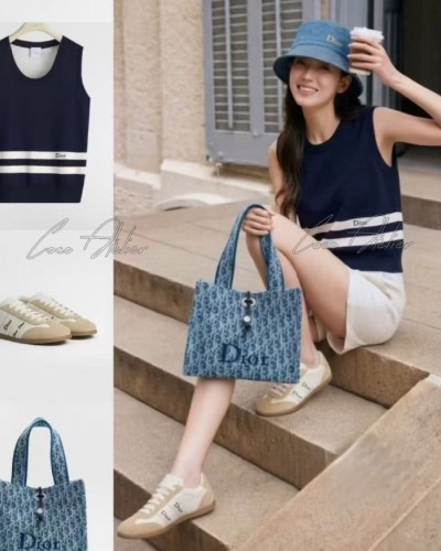 CD sleeveless knitwear