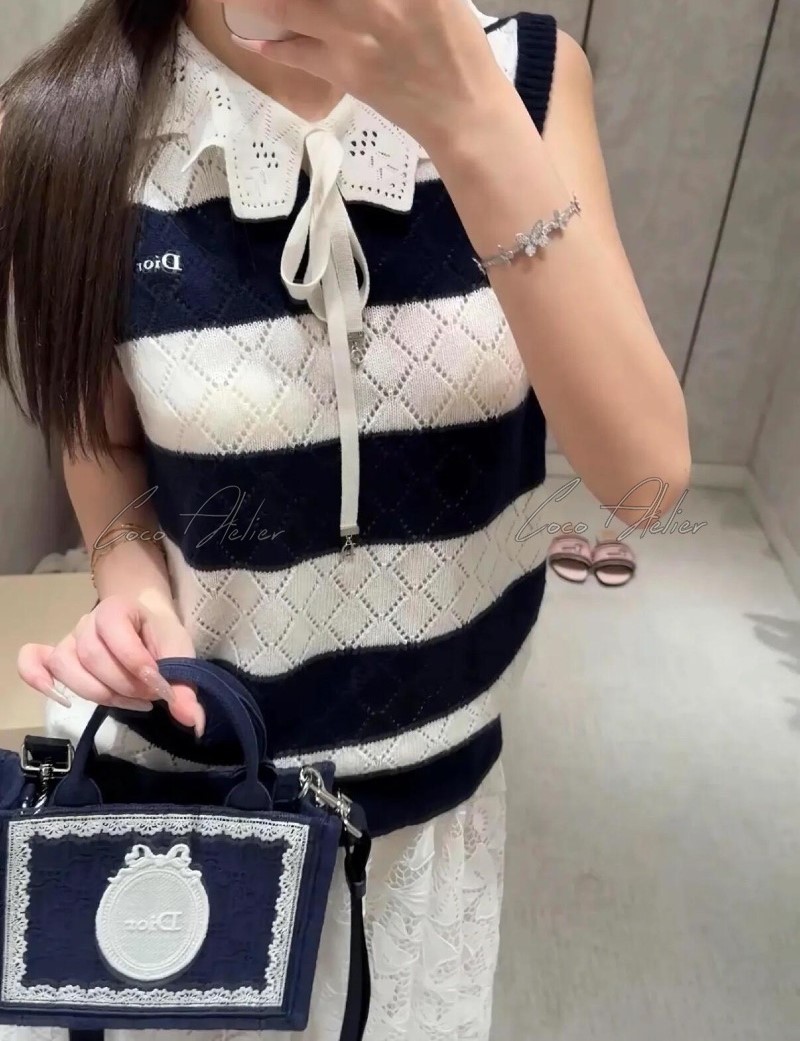 cape sleeveless knitwear