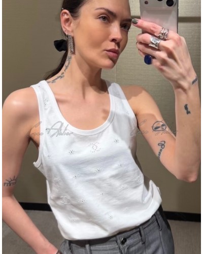 punching sleeveless shirt