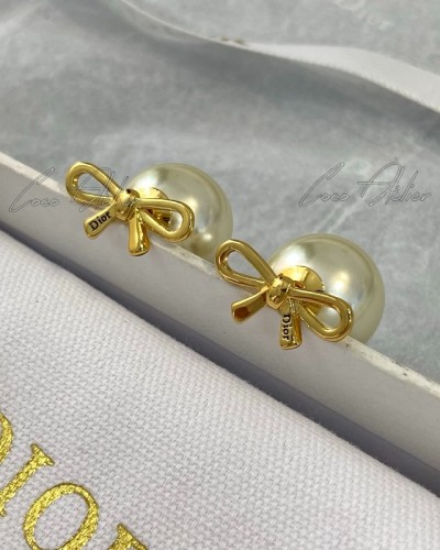 D Ribbon Earring
