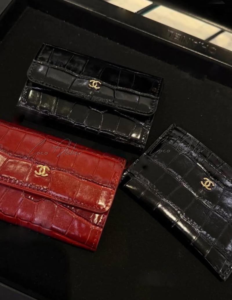 Crocodile card wallet