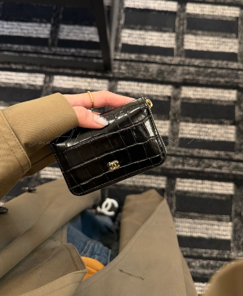 Crocodile card wallet