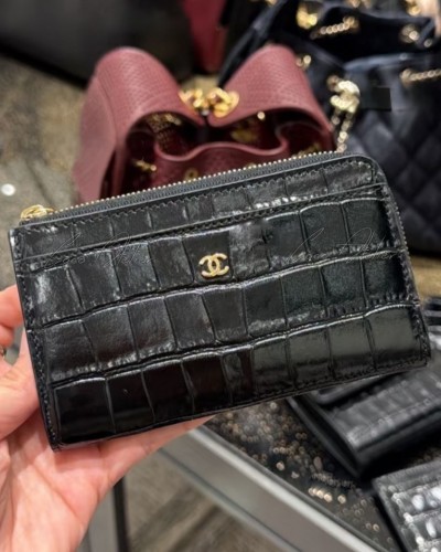 Crocodile card wallet