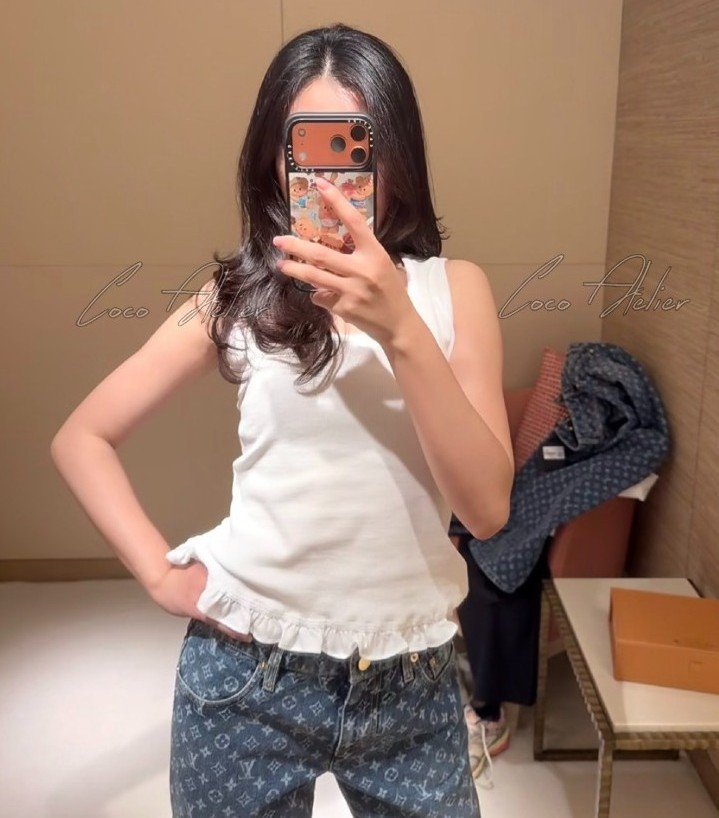 frill sleeveless shirt