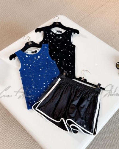 CC sleeveless knitwear
