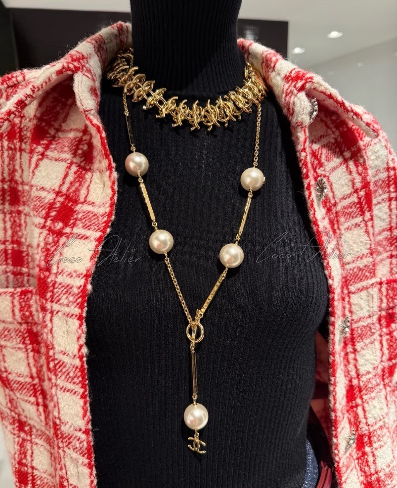 CC long pearl necklace