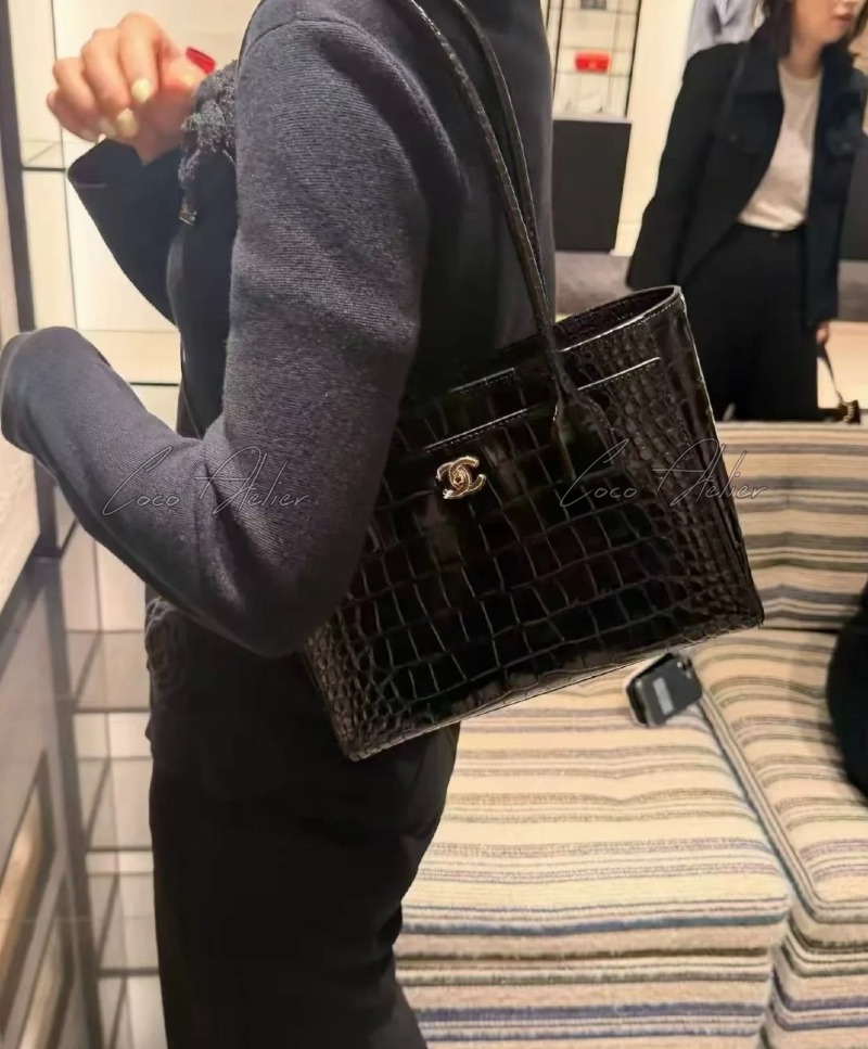 CC Crocodile Shoulder Bag
